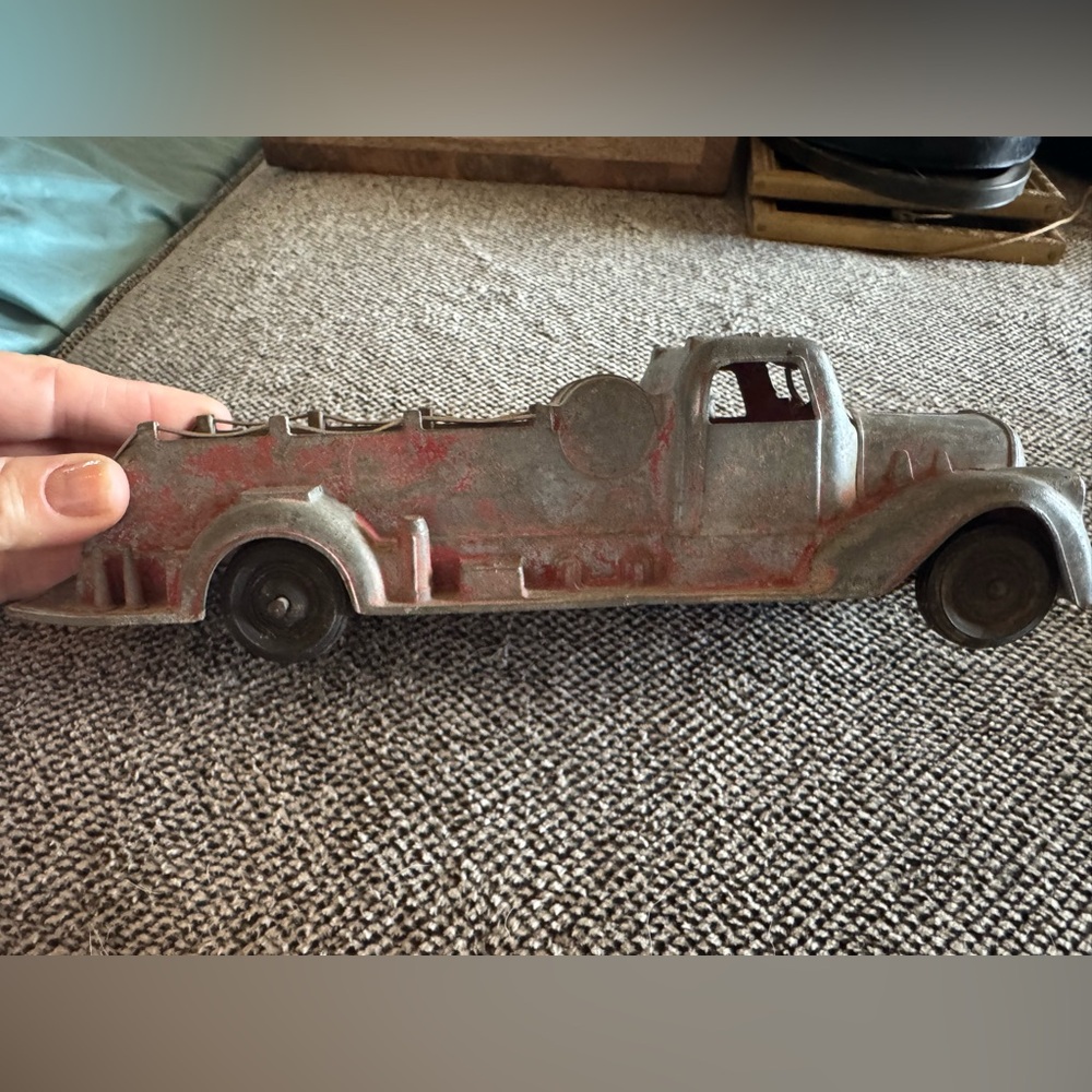 Vintage 1940s Metal Masters Fire Truck – Die-Cast Toy – USA Made